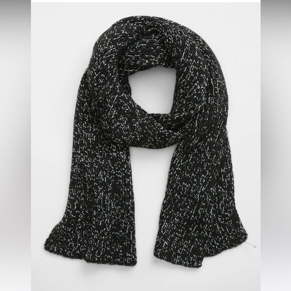 Gap 2PC Hat & Scarf Set - Picture 3 of 5